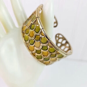 Monet Fish Scale Pattern Lucite Green Yellow Gold Tone Cuff Bracelet Flexible